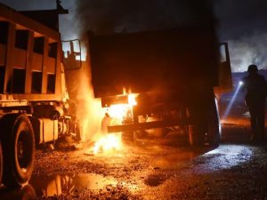 Llegaron con armas largas: encapuchados protagonizan violento ataque incendiario en La Araucanía