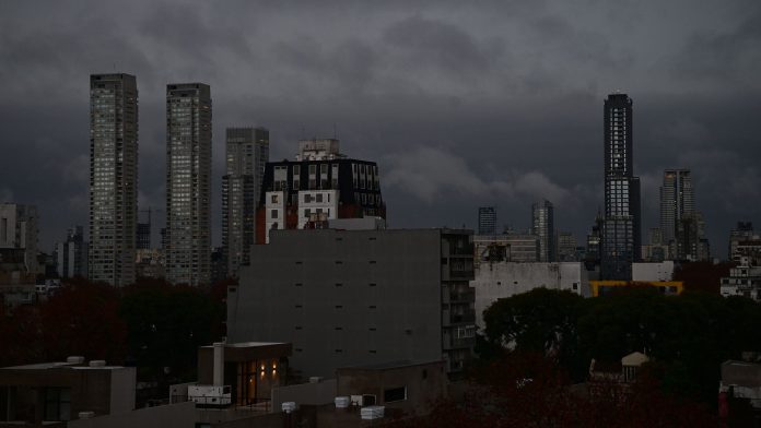 Alerta por la llegada de tormentas fuertes en el centro del país: cómo estará el tiempo el domingo de elecciones