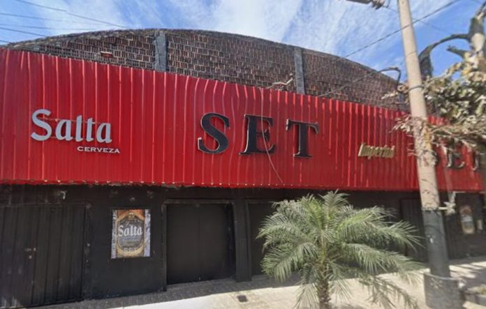 Brutal agresión en Salta: un joven fue atacado por la espalda a la salida de un boliche y quedó en coma