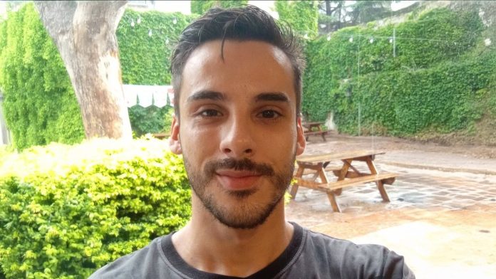 Fue a la costanera de Rosario con su novia y los asaltaron: a él lo empujaron al vacío y murió