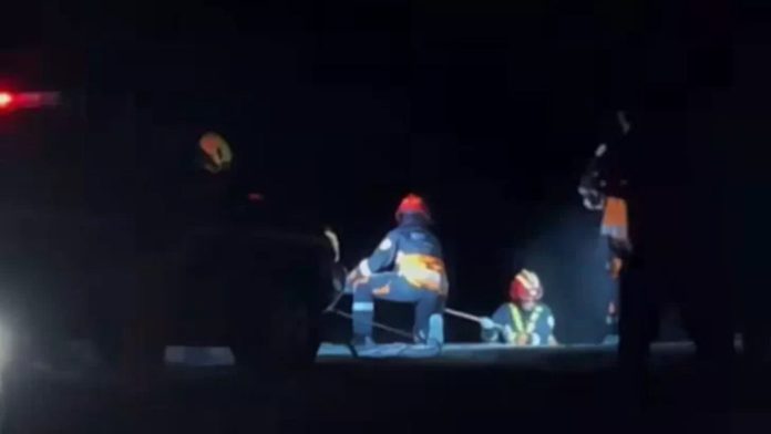 Hallaron un cuerpo atado y envuelto en una frazada mientras flotaba a metros de una playa en Chubut