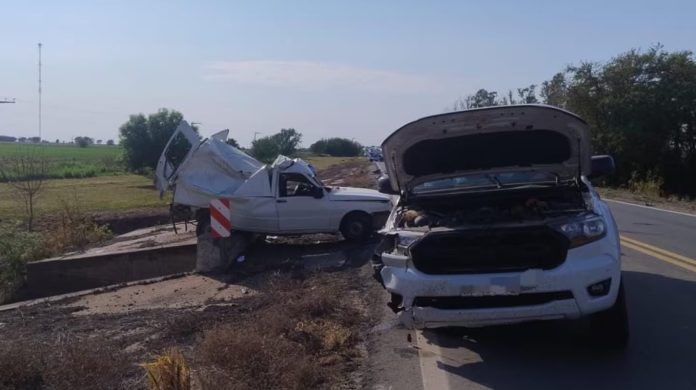 Un auto que llevaba hinchas de Belgrano chocó en la Ruta 9: hubo un muerto y varios heridos