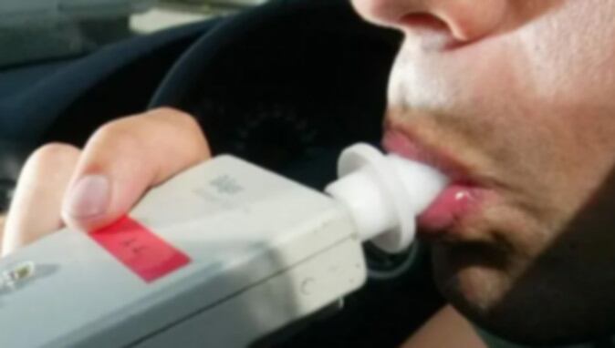 Un chofer de ómnibus dio positivo en un test de alcoholemia en la previa de un viaje estudiantil de Bariloche a Villa La Angostura