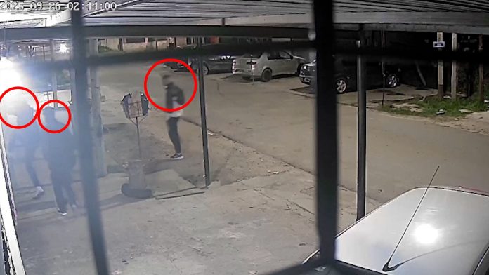 Cayeron dos integrantes de la banda que cometía entraderas en Esteban Echeverría: el video del robo a un vecino mientras dormía