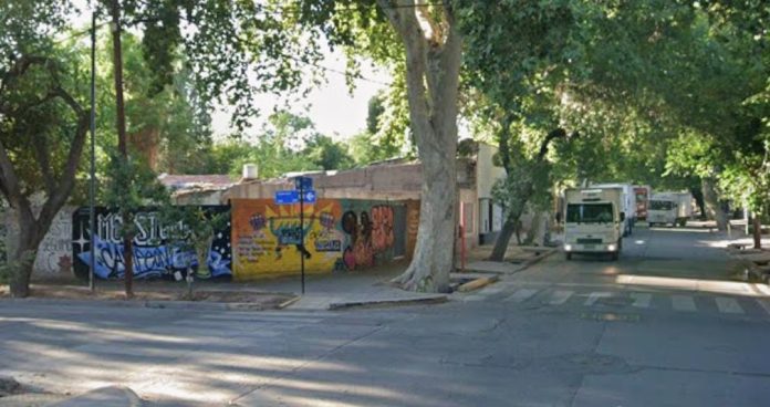 Investigan a dos hermanos por un incendio en Mendoza en el que una mujer sufrió graves heridas tras una pelea