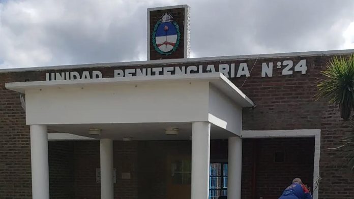 Investigan la violenta muerte de un cadete de la Policía en un penal de Florencio Varela: hay cinco penitenciarios detenidos