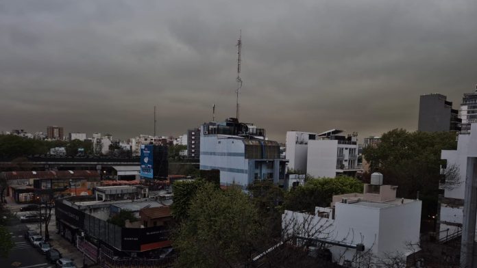 Llegó la lluvia a Buenos Aires y hay alerta por tormentas en siete provincias: el pronóstico del fin de semana