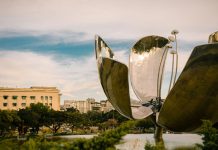 Completaron la estructura de la Floralis Genérica en Recoleta después de dos años de trabajo