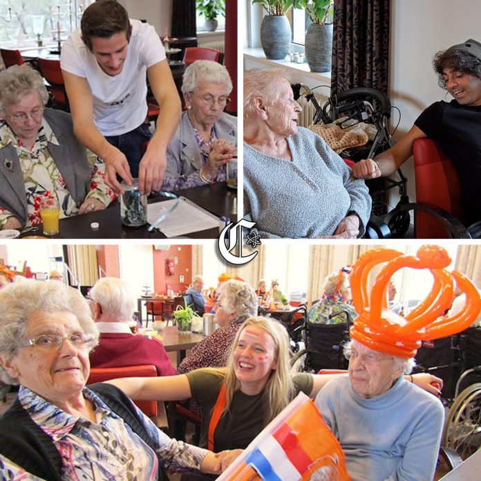 Estudiantes que viven en residencias para mayores: una feliz experiencia intergeneracional