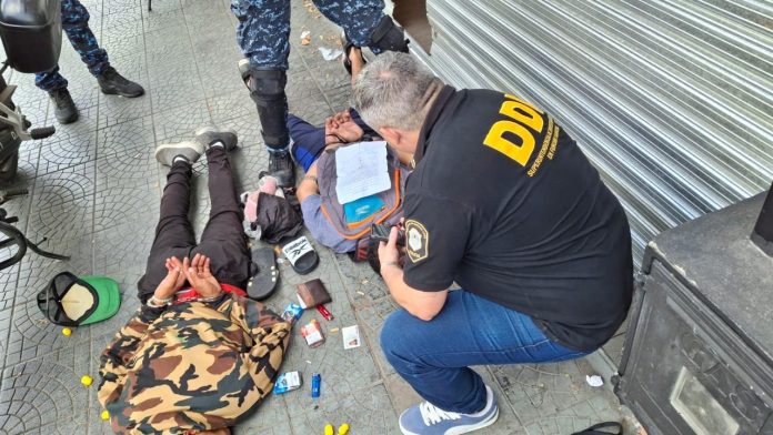 Los sospechosos de siempre: capturaron in fraganti a dos ladrones con antecedentes por robar una hamburguesería