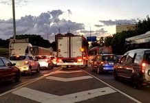 Un camión chocó contra un guardrail en el enlace entre Panamericana y General Paz y provocó un caos de tránsito en la zona